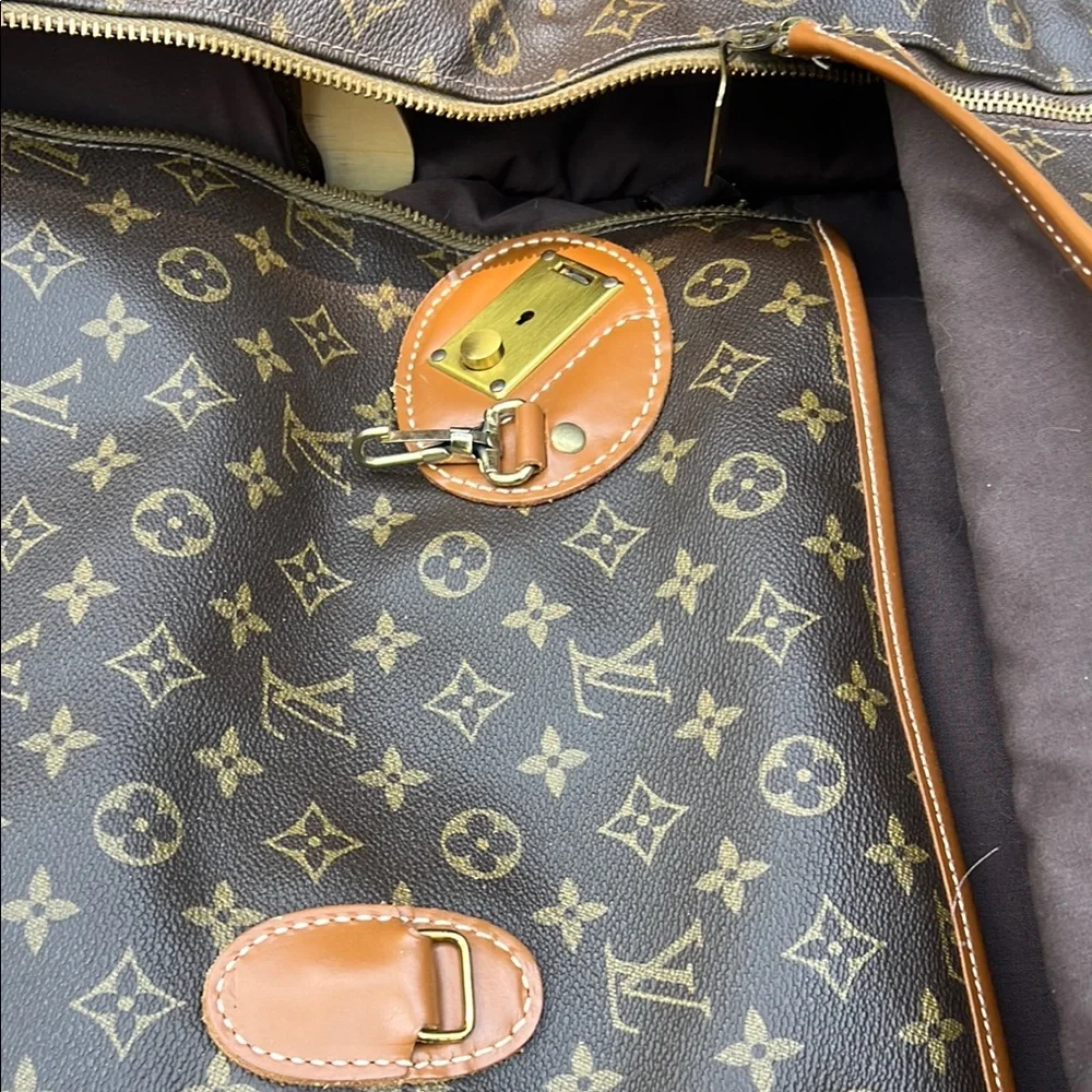 Louis Vuitton Brown Duffel Bag with Classic Design - Picture 9 of 12